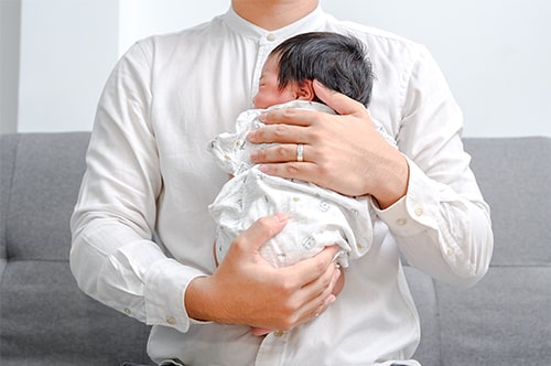 托卵妻と離婚できる？ 子どもとの親子関係や養育費について解説